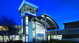 Entrada al Vaughn College cerca al Aeropuerto LaGuardia en Queens.