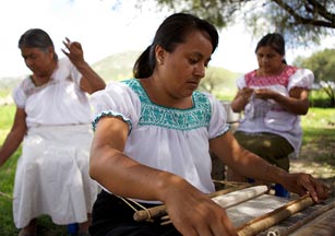 Pro Mujer ayuda a las latinoamericanas a ser empresarias.
