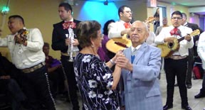Las fiestas de los Domingos del Recuerdo son animadas y a veces con orquesta. Foto Javier Castaño