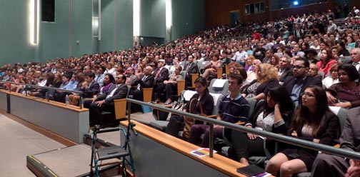 El Teatro de LaGuardia se llenó de colombianos. 