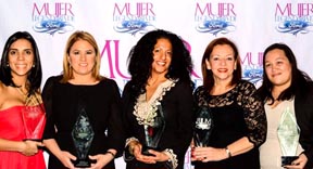 Izquierda a Derecha: Vicglamar Torres, Merijoel Duran, Neyda Martinez, Sobeida Cruz, Jessenia Francisco; Las Mujeres Legendarias de Ford en Nueva York.
