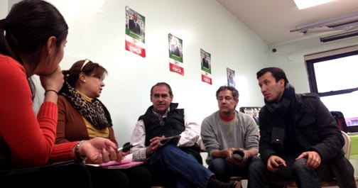 Jaime Buenahora, al centro, con sus asesores más cercanos en Queens.