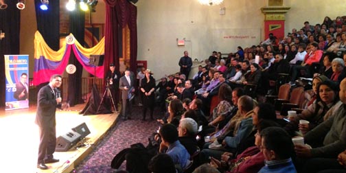 Zoilo Nieto en cierre de campaña en el Teatro Boulevard de Queens.
