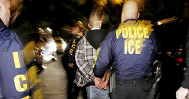 Los agentes de inmigración siguen deportando miles de personas. 
