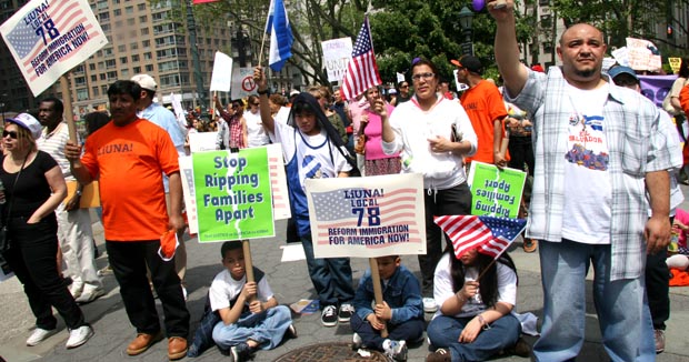 En Nueva York, como en años anteriores, hablán marchas en defensa de los derechos de los trabajadores y de los inmigrantes. Foto Javier Castaño