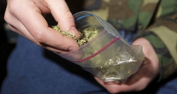 La ciudad de Nueva York suaviza penalización por uso de marihuana.
