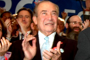 Herman Badillo en una reunión política en Nueva York. Foto Javier Castaño