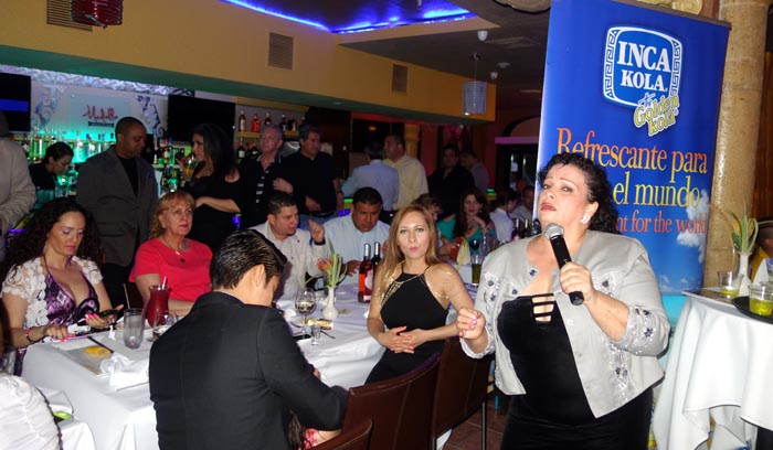 La Reina del Despecho la noche de apertura de Medallo Restaurant.