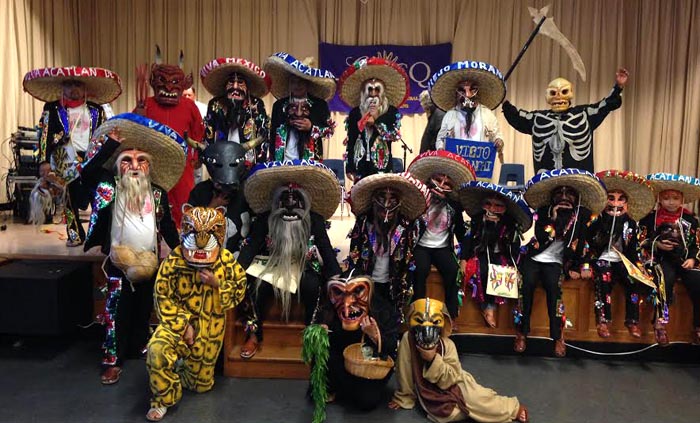 Los integrantes de Danza de Guanes Acatlan en el auditorio de la escuela pública 69 de Jackson Heights, Queens. Foto Bibiana Parecki