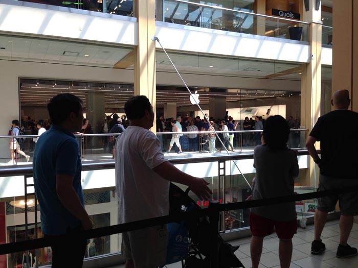 Apple abre nueva tienda en el Queens Center Mall Queens Latino