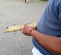 El árbitro Jacinto lleva el marcador en una tabla.