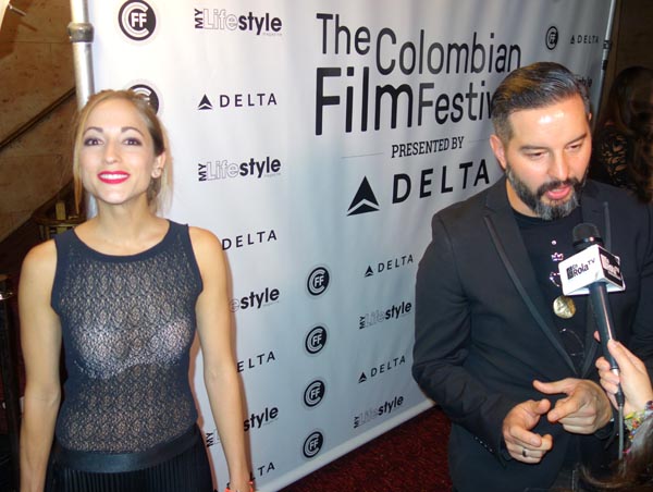Durante la alfombra roja el día de la apertura de este festival, la actriz Carolina Ravassa y el director de la película Five, Ricardo Gabrielli.