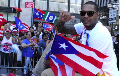 Carmelo Anthony, el basquetbolista que fue el Rey del desfile este año.