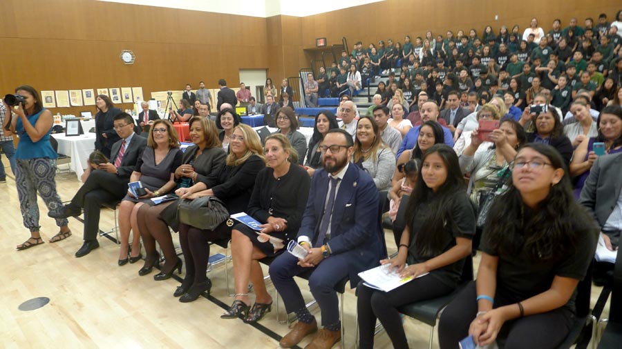 En auditorio de Gabriela Mistral Campus estuvo colmado de representantes de la comunidad.