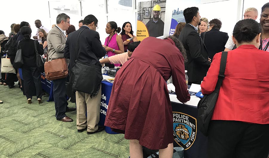 Cientos de personas acudieron a la feria para pequeños negocios en la ciudad de Nueva York.