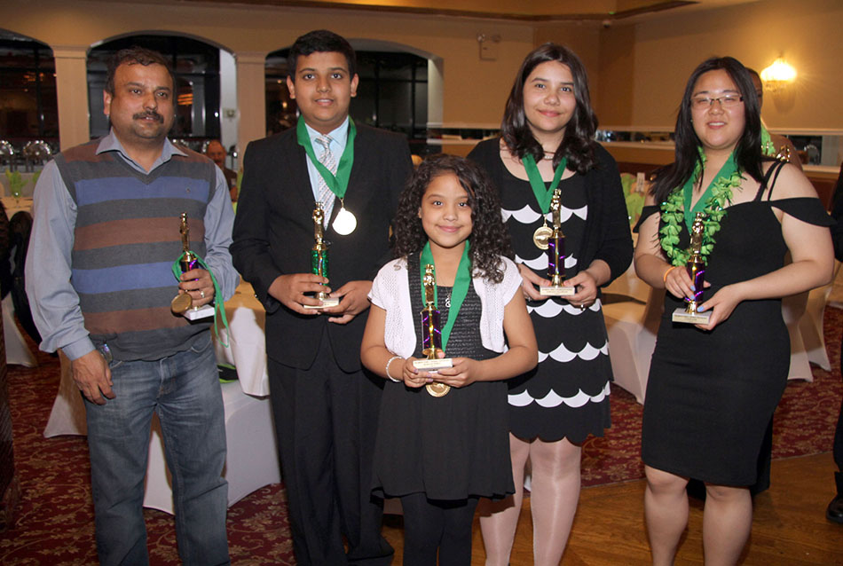 Esta Gala Banquete también fue en honor a la mamá de Bernie Williams, la Sra. Rufina Figueroa de Williams, quien fue maestra de inglés y principal de 5 escuelas en el pueblo de Vega Alta, Puerto Rico. Foto Vincent Villafañe