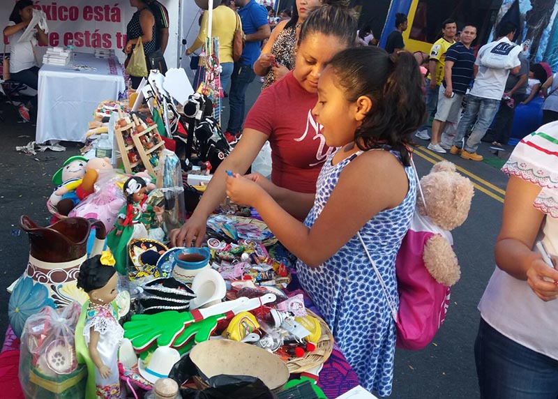La presencia de familias y niños fue notoria en el Carnaval de la Cultura latina de este año.