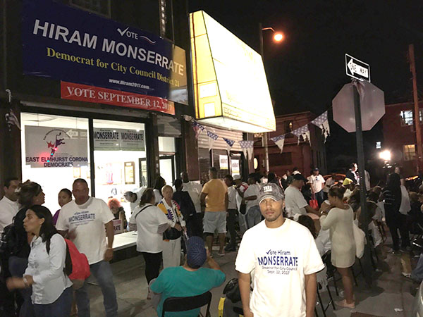 La tristeza se apoderó de los seguidores de Monserrate en su sede de campaña.