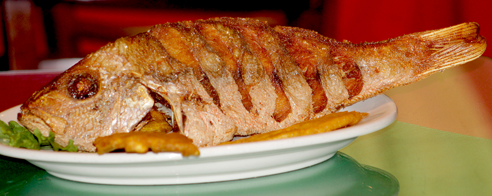 Pargo rojo frito en El fogoón costeño.