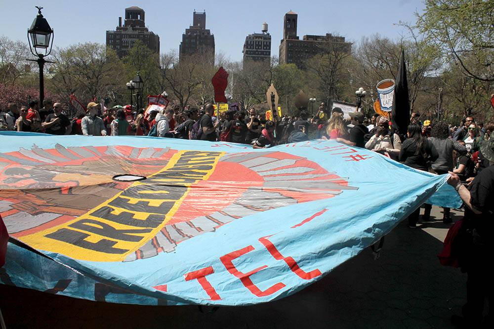 En Washington Square Park hubo discursos y pancartas. Foto Humberto Arellano