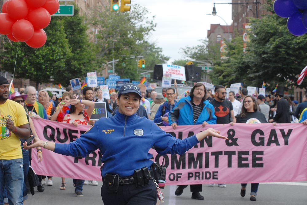 La Policía de Nueva York se integró al Desfile del Orgullo Gay. Foto Humberto Arellano