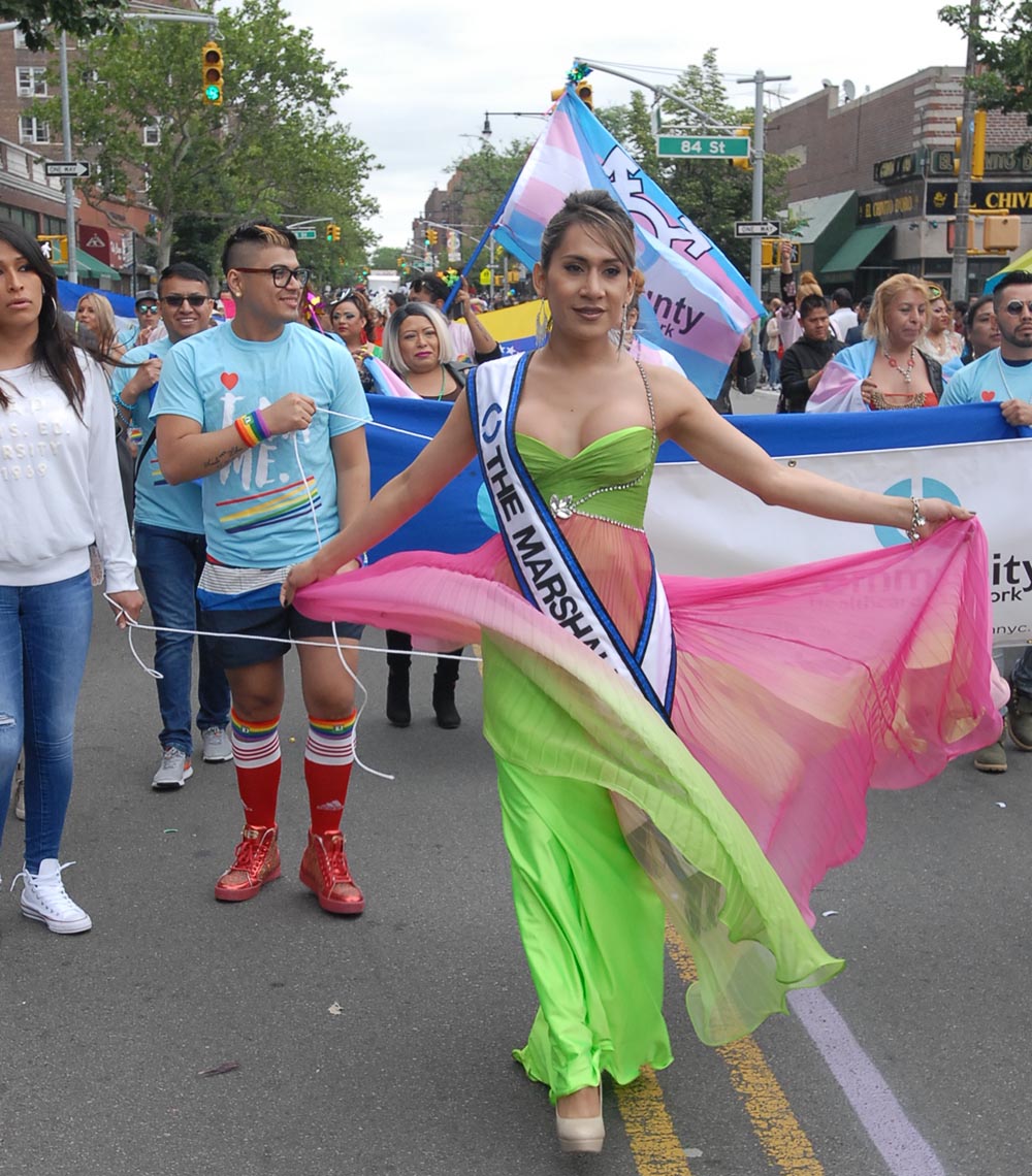 Los trajes coloridos fueron una constante en este desfile que se celebra desde 1993. Foto Humberto Arellano