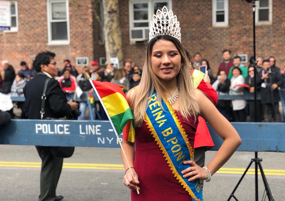 La reina del Desfile Boliviano de Queens, 