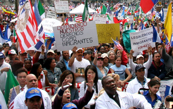 Doble golpe a inmigrantes en NYC