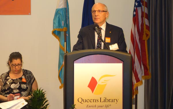 Bibliotecas de Queens luchan por presupuesto y para abrir los sábados
