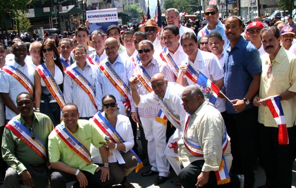 Nueva Junta Directiva del Desfile Dominicano y expulsan a su presidente Nelson Peña quien ataca
