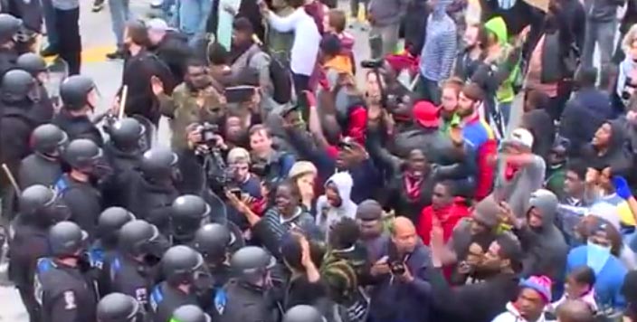 Baltimore sigue ‘estable’ y la violencia puede desplazarse