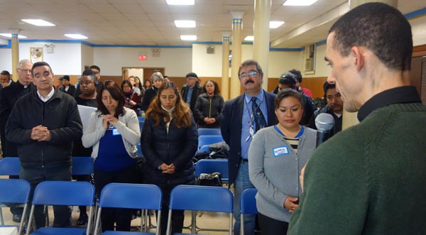 La fe mueve montañas y los feligreses se informan del BID en la Roosevelt