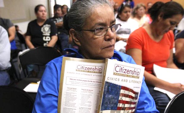 Clases de ciudadanía en Biblioteca de Corona