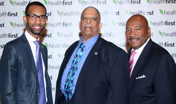 HealthFirst y senador Comrie honran a líderes educativos en Queens