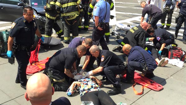 Accidente de auto en Manhattan deja cuatro heridos