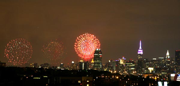 Festival de luces del 4 de julio sobre Manhattan