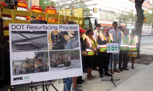 Repavimentan la Avenida 37 de Jackson Heights