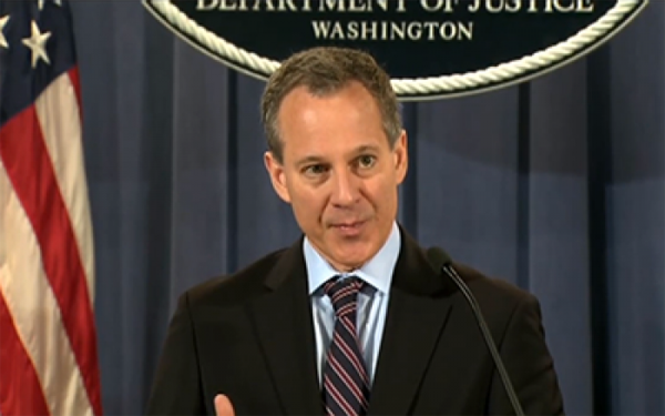 Fiscal Schneiderman demanda para que no hostiguen en Queens a mujeres ingresando a clínica de salud de mujeres