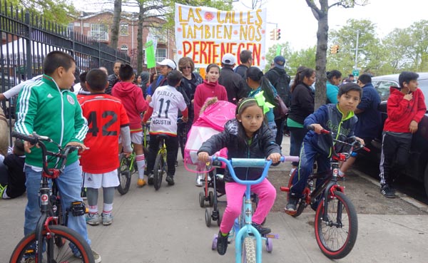 Mujeres en Movimiento quiere vía para montar sus bicicletas en la calle 111 de Corona