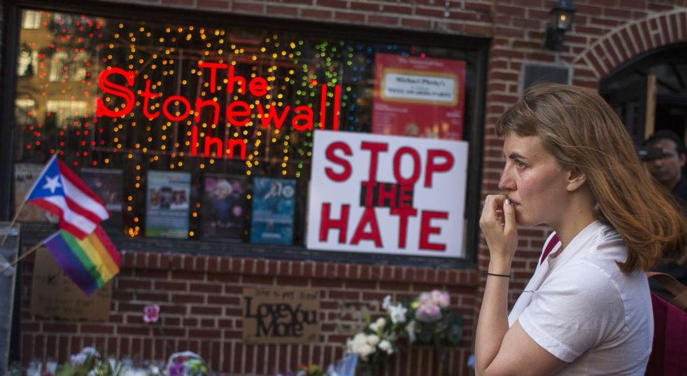 IRS alerta por estafas relacionadas al tiroteo de Orlando
