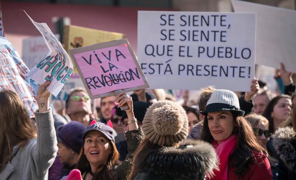 Nueva York se une a la Marcha de las Mujeres por la igualdad de derechos y contra el presidente Trump
