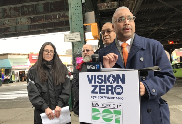 Vision Zero: nuevas señales peatonales para salvar vidas en la Roosevelt y la calle 90