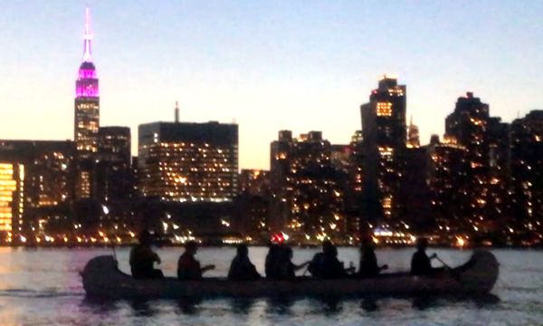 Practique kayak y canoa en el East River de Nueva York