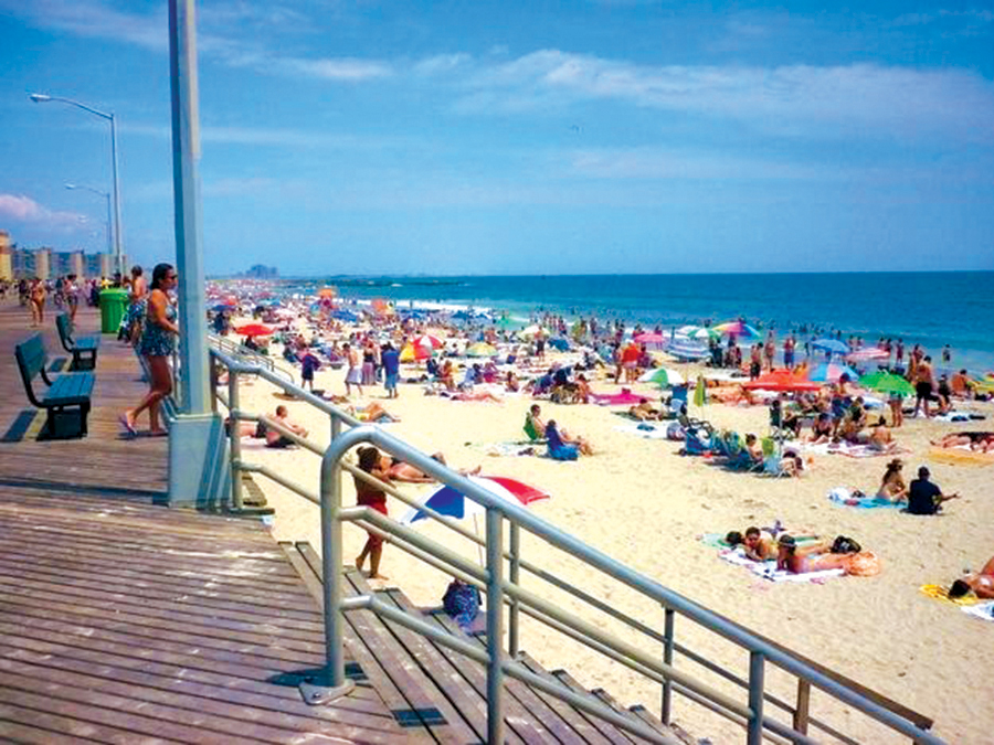 Más trenes y buses para ir a la playa