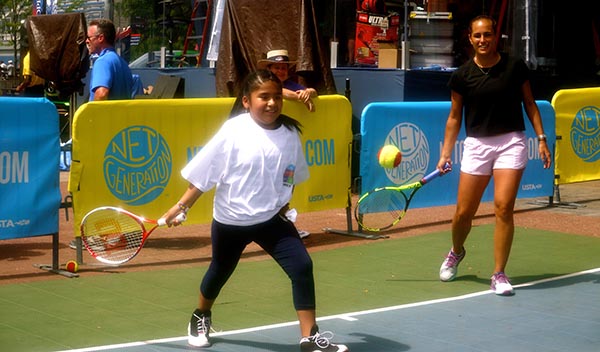 Se calienta el US Open con Mónica Puig jugando con niños de Queens