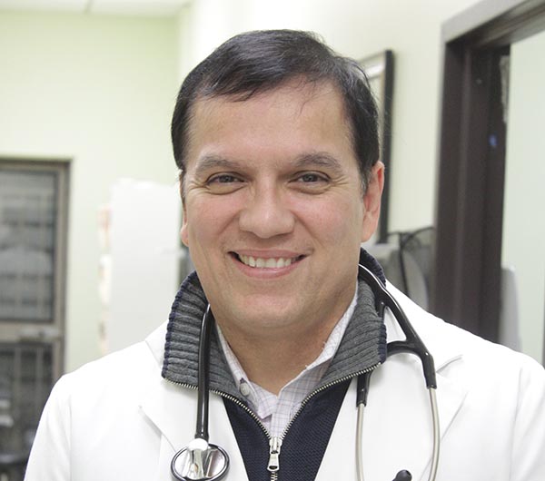 Doctor Alvaro Olayo: ‘Trabajamos por las familias latinas’