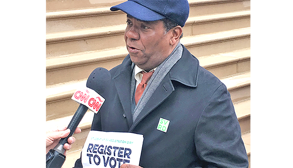 Eddie Cuesta es misionero del voto latino en USA
