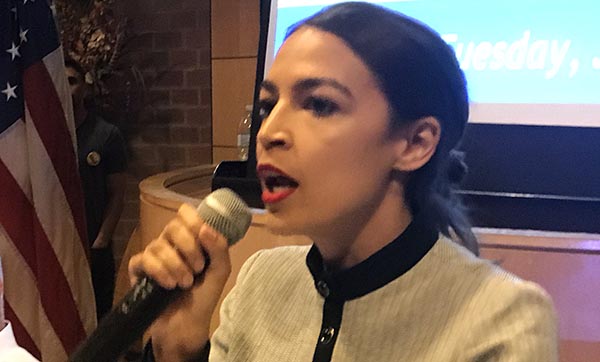Alexandria Ocasio derrota al congresista Crowley en elecciones