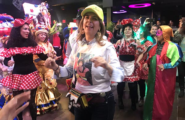 Coronan en NY a cónsul de Colombia María Isabel Nieto