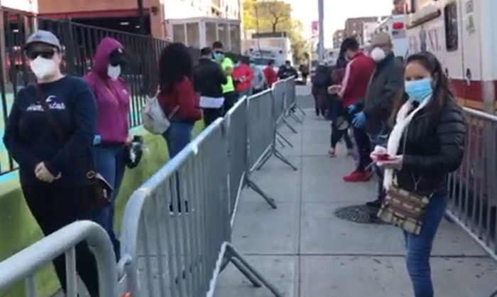 Queens enfrenta pandemia en varios frentes de batalla